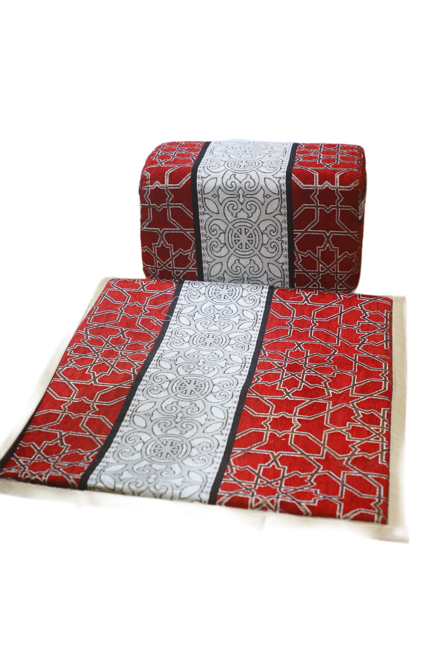 جلسة مع تكاية حمراء